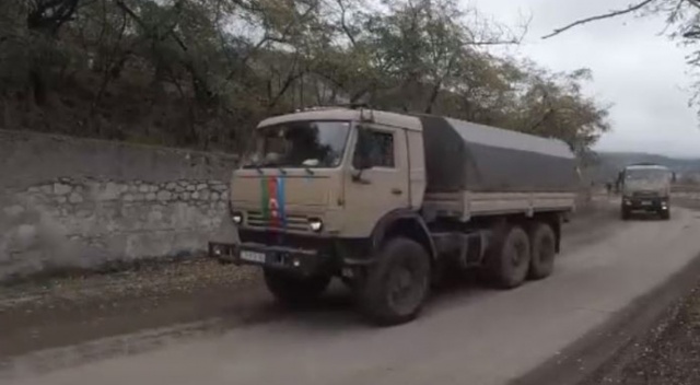 Rus Barış Gücü askerleri, Dağlık Karabağ&#039;da, Azerbaycan konvoyuna eşlik etti