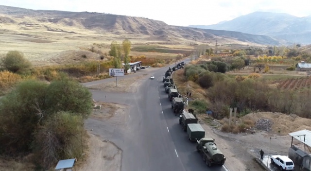 Rus Barış Gücü askerleri Dağlık Karabağ&#039;da devriyelere başladı