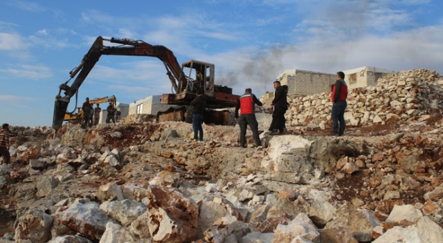 Sadakataşı İdlib&#039;de 100 briket evin temelini attı