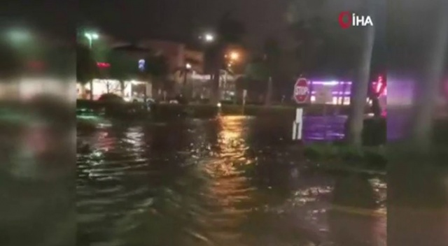 Tropikal fırtına Eta Florida’yı vurdu