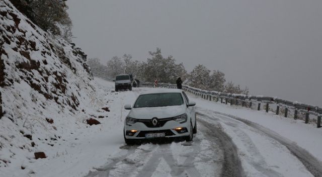 Tunceli’ye mevsimin ilk karı düştü, 31 köy yolu kapandı