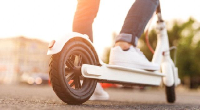 Elektrikli scooter’a 15 yaş şartı geldi