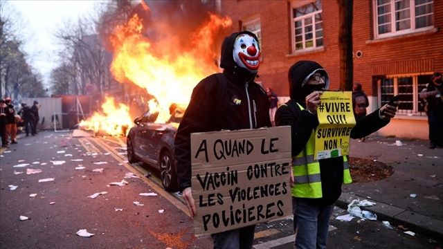 Fransa&#039;da güvenlik yasa tasarısının protesto edildiği gösterilerde şiddet olayları yaşandı