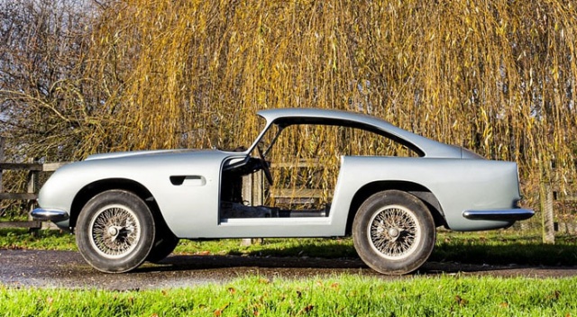 1960 model Aston Martin yarım halde 18 milyon liraya satılacak