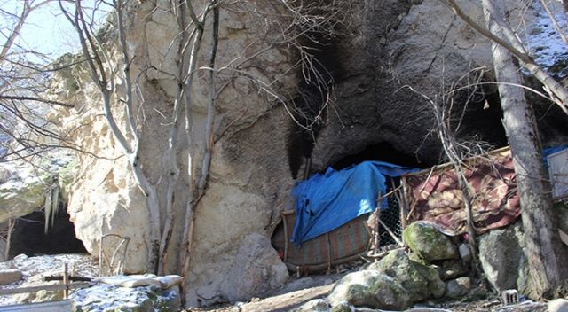 30 yıl 10 çocuğuyla mağarada yaşadı, şimdi o günleri tebessümle anıyor