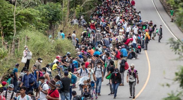 6 bin Honduraslı ABD’ye yürüyor