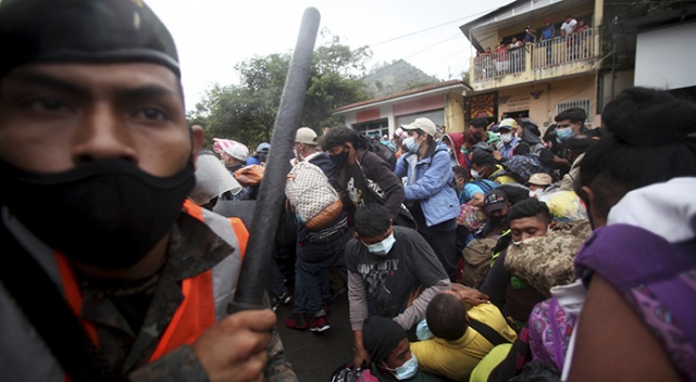 ABD&#039;ye gitmeye çalışan göçmenlere Guatemala ordusu müdahale etti