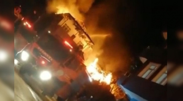 Ardeşen&#039;de korkutan yangın! Evin çatısına sıçradı