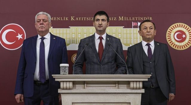 CHP&#039;de mektup yazan Mehmet Çelebi, Özcan Özel ve Hüseyin Avin Aksoy istifa etti