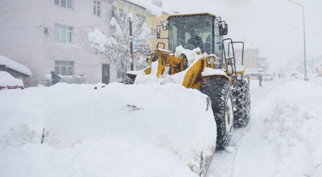 Doğu Anadolu&#039;da kar hayatı olumsuz etkiliyor