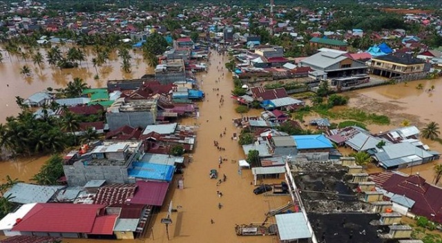 Endonezya&#039;da sel nedeniyle 113 bin kişi yerinden oldu
