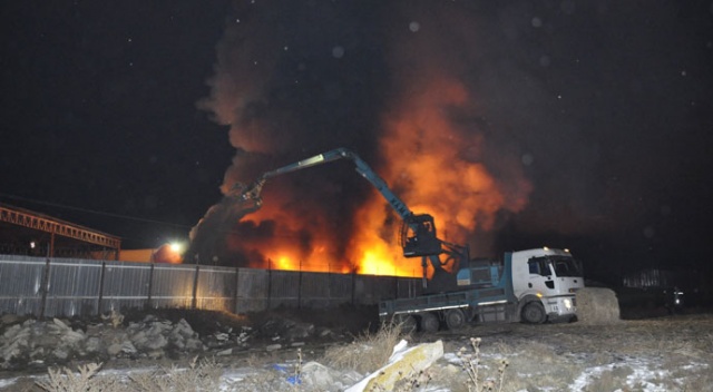 Eskişehir&#039;de geri dönüşüm fabrikasında yangın