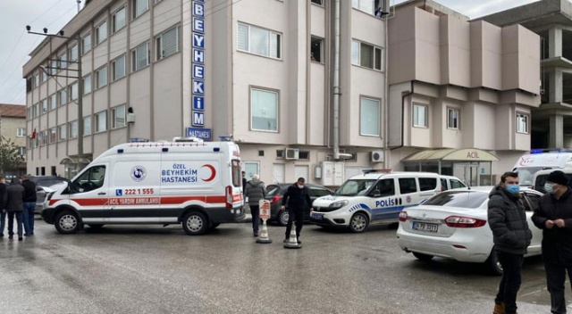 Hastane önünde silahlı dehşet: 3 yaralı