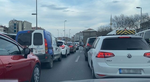 İstanbul&#039;da kısıtlamaya rağmen şaşırtan trafik