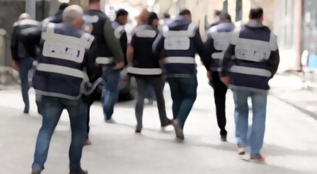 İzmir merkezli FETÖ operasyonda 25 tutuklama