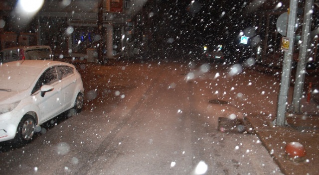 Kar İstanbul&#039;un kapısına dayandı