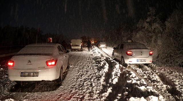 Kar nedeniyle Kayseri-Sivas yolunda çok sayıda araç mahsur kaldı