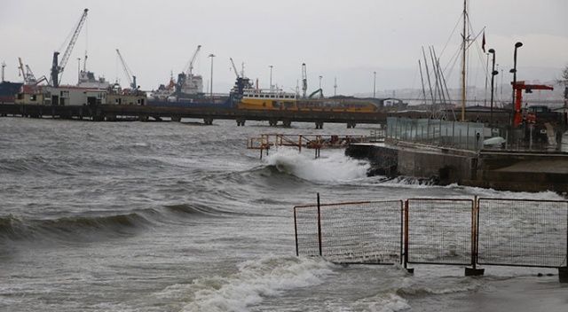 Marmara&#039;da deniz ulaşımına lodos engeli