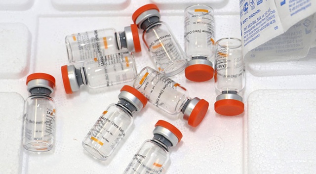 Prof. Dr. Çil: Kanser hastaları &#039;CoronaVac&#039; aşısına güvenebilir