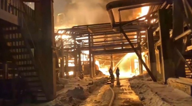 Rusya’da petrol rafinerisinde patlama: 2 ölü