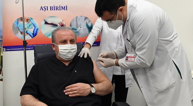 TBMM Başkanı Şentop Covid-19 aşısı yaptırdı