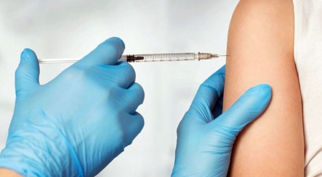 Uzmanlardan teklif: Aşı yaptırmayana kamu yasağı olsun