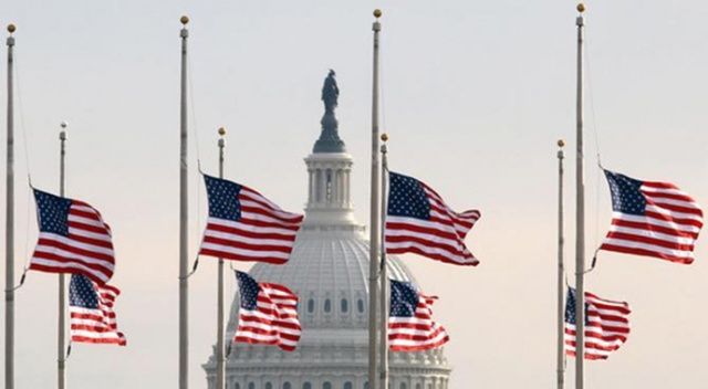 ABD’de Covid-19&#039;dan ölenler için bayraklar 5 gün boyunca yarıya indirilecek