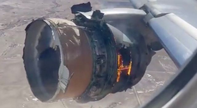 ABD’de yolcu uçağının motoru alev aldı