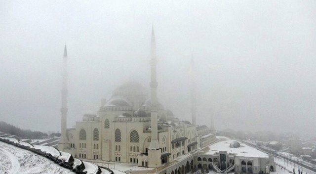 Beyaza bürünen Çamlıca Camii havadan görüntülendi