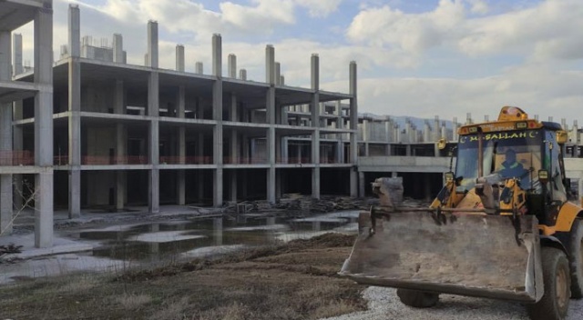 Bursa&#039;da devasa hastanede inşaat yeniden başladı
