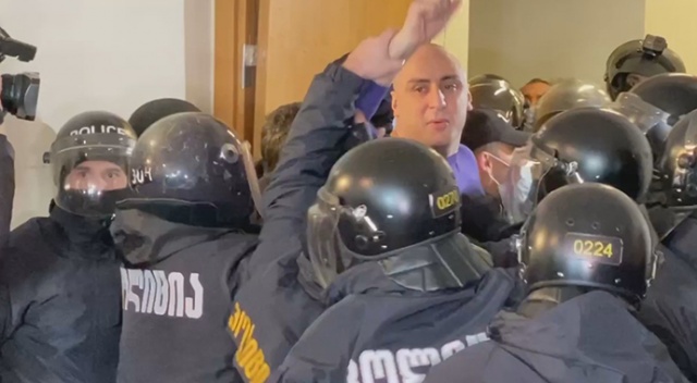 Gürcistan&#039;da ana muhalefet partisinin başkanı tutuklandı