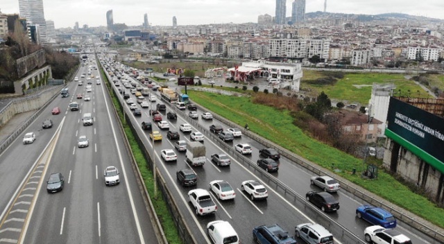 İstanbul’da yağmur ve kar yağışı sonrası kısıtlama trafiği erken başladı
