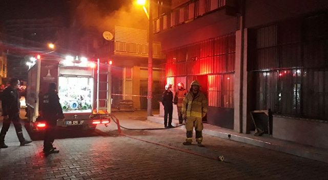 İzmir&#039;de marangoz atölyesinde korkutan yangın