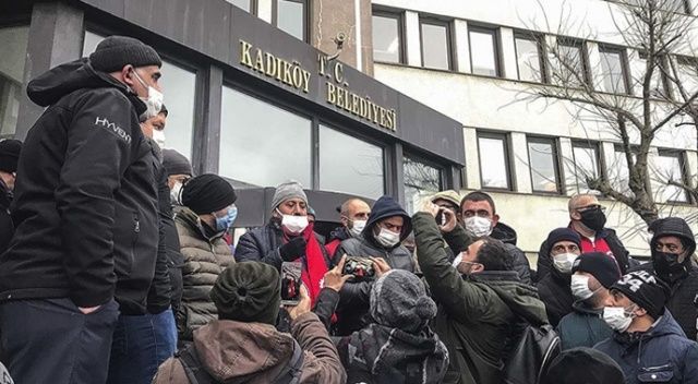Kadıköy Belediyesi TİS&#039;in imzalandığını duyurdu, işçiler tepki gösterdi