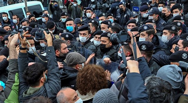 Kadıköy&#039;de yasa dışı eylem yapan 33 kişi tutuklandı