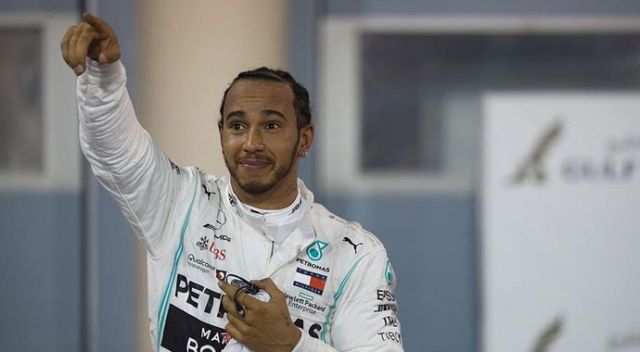 Lewis Hamilton, Mercedes ile sözleşme imzaladı