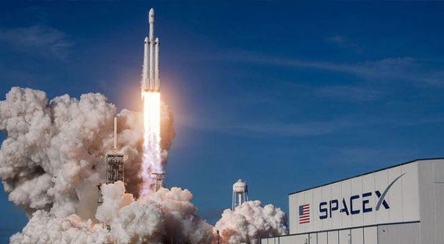 SpaceX, uzaya ilk sivil uçuşunu bu yıl gerçekleştirmeyi planlıyor