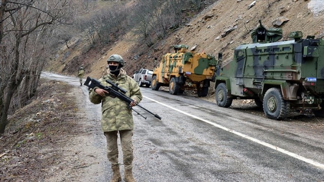 Terör örgütü PKK/KCK&#039;dan kaçan 2 terörist ikna yoluyla teslim oldu