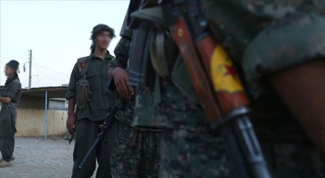 Terör örgütü YPG/PKK, Suriye&#039;de dayattığı eğitim müfredatını uygulamayan öğretmenleri alıkoyuyor