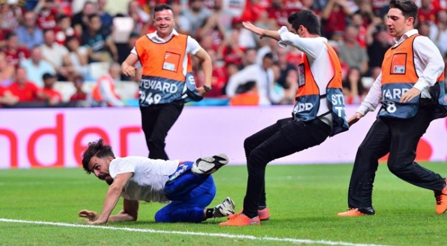 UEFA Süper Kupa final maçında sahaya atlayan Youtuber’a hapis cezası