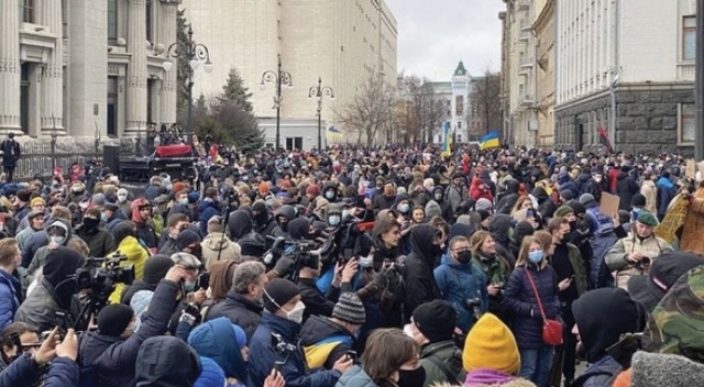 Ukrayna’da aktiviste verilen hapis cezası protestoları devam ediyor