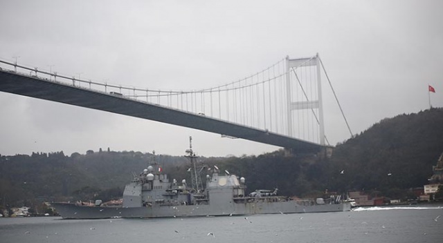 ABD savaş gemisi İstanbul Boğazı&#039;ndan geçti