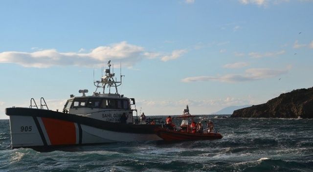 Ayvalık’ta bir adada mahsur kalan 33 mülteciyi Sahil Güvenlik ekipleri kurtardı