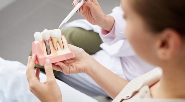Çene kemiği eriyen hastalar da diş sağlığına kavuşabilir