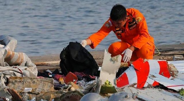 Endonezya’da düşen uçağın ikinci karakutusu bulundu