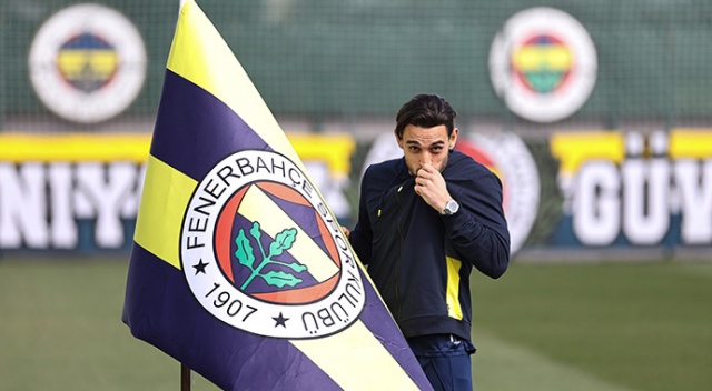 Fenerbahçe&#039;nin yeni transferi İrfan Can Kahveci ilk defa maç kadrosuna girdi