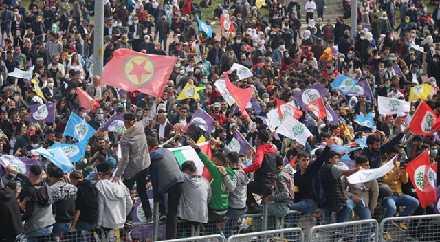 HDP&#039;nin Diyarbakır&#039;daki nevruz etkinliğinde terör örgütü propagandası yapıldı