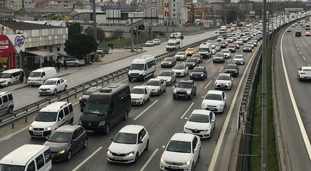 İstanbul&#039;da kısıtlama sonrası trafik yoğunluğu