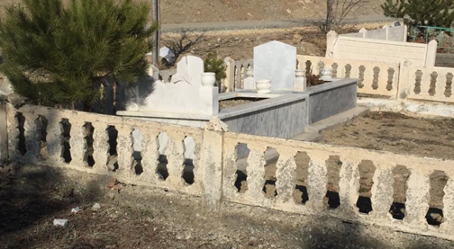 Kastamonu’da bir mezarın taşları tahrip edildi