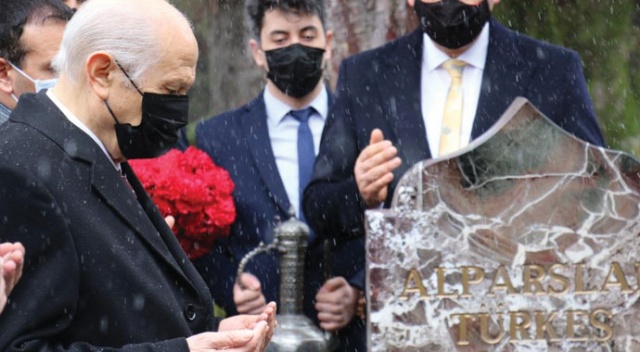 MHP lideri Bahçeli’den Alparslan Türkeş&#039;in kabrine ziyaret